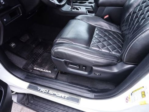 Used 2022 Toyota Sequoia TRD Sport AWD/4WD image 27