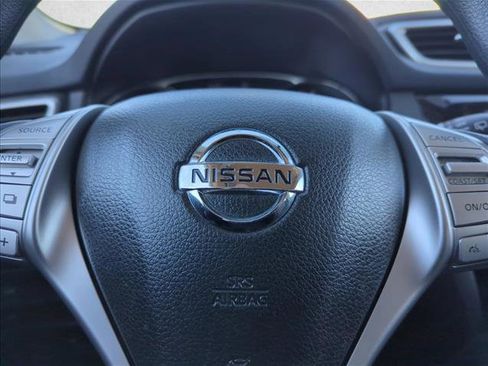 Used 2016 Nissan Rogue SV image 15