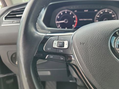 Used 2018 Volkswagen Tiguan SEL Premium FWD image 15