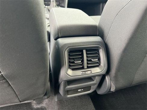 Used 2024 Volkswagen Taos SE image 20