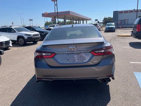 Used 2023 Toyota Camry SE image 4