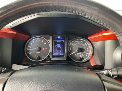 Used 2017 Toyota Tacoma TRD Off-Road AWD/4WD image 5