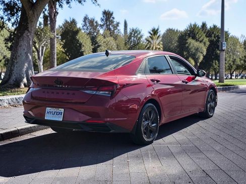 Certified 2022 Hyundai Elantra SEL FWD image 5