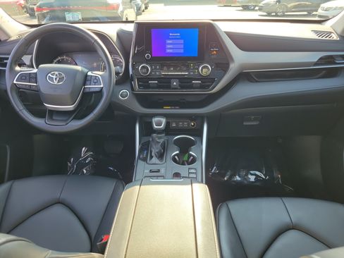 Used 2026 Toyota Highlander XLE AWD/4WD image 9