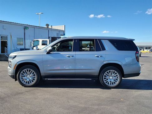 Used 2025 Chevrolet Tahoe LT w/ Comfort Package image 3