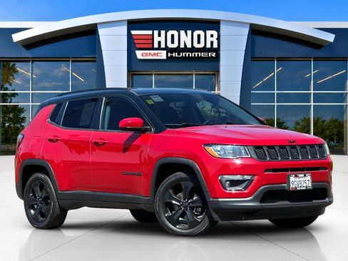 Used 2019 Jeep Compass Latitude FWD image 2
