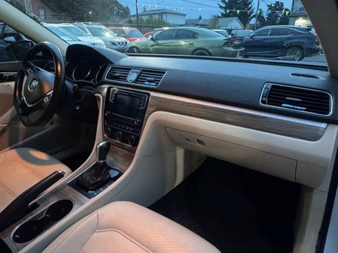 Used 2016 Volkswagen Passat 1.8T SE image 24