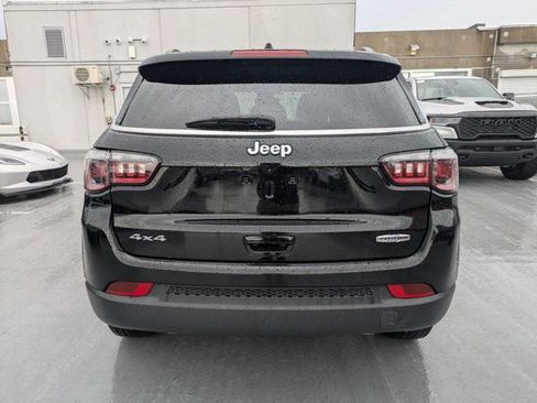 Used 2023 Jeep Compass Latitude w/ Sun and Sound Group AWD/4WD image 4