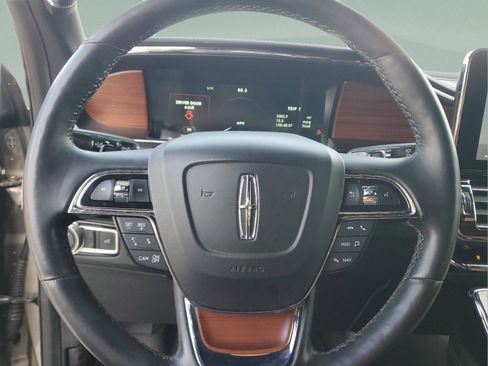 Used 2020 Lincoln Navigator Reserve w/ Luxury Package AWD/4WD image 17