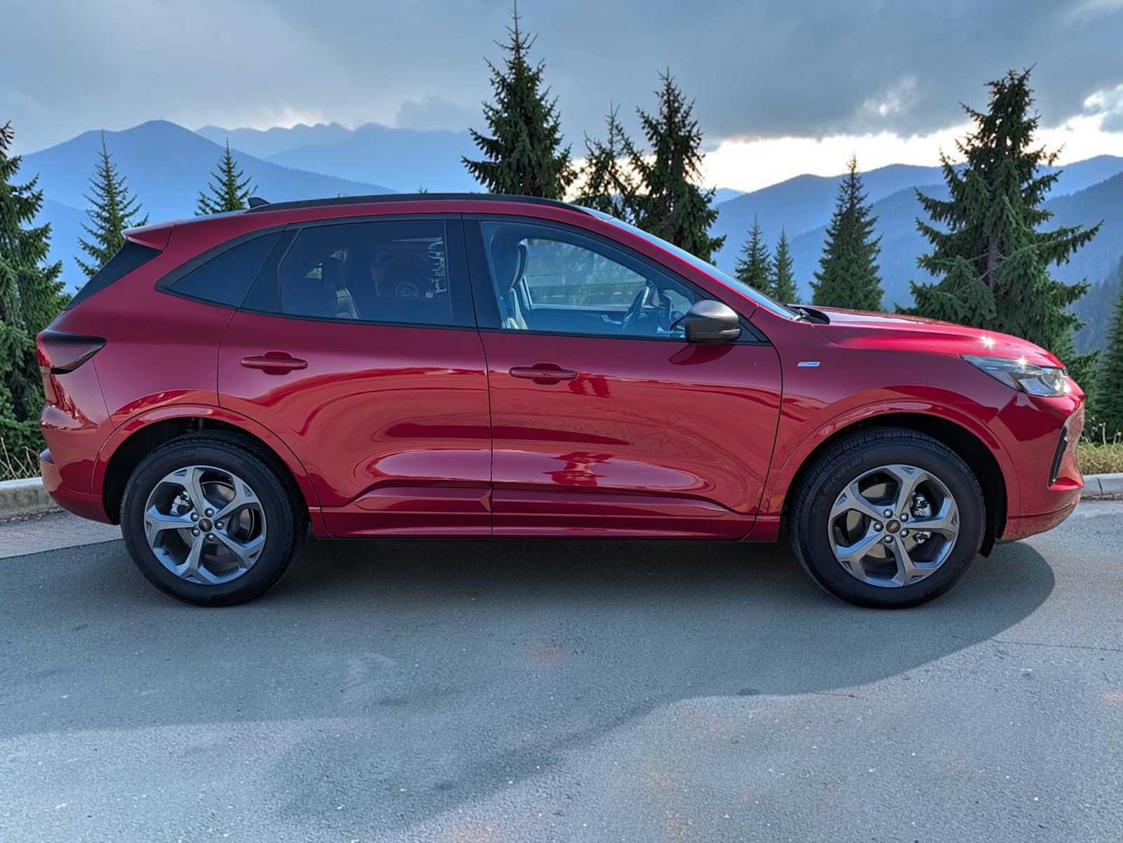 Used 2024 Ford Escape ST-Line w/ Tech Pack #1 AWD/4WD image 7