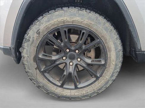 Used 2017 Jeep Grand Cherokee Limited image 10