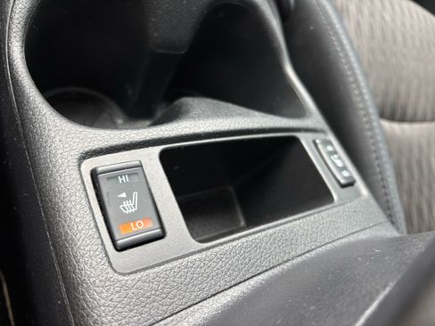 Used 2017 Nissan Rogue SV w/ Midnight Edition image 16