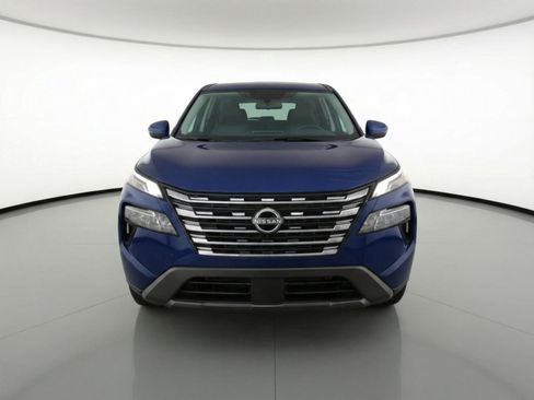 Used 2025 Nissan Rogue SV image 2