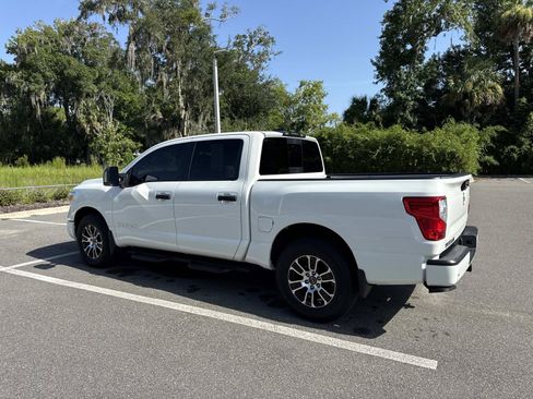Used 2024 Nissan Titan SV w/ SV Convenience Package RWD image 5
