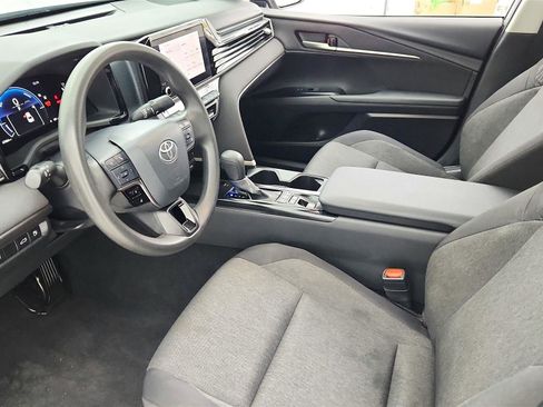 Used 2025 Toyota Camry LE image 9