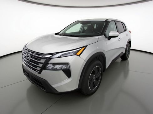 Used 2025 Nissan Rogue SV image 3