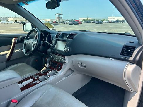 Used 2012 Toyota Highlander Limited AWD/4WD image 10