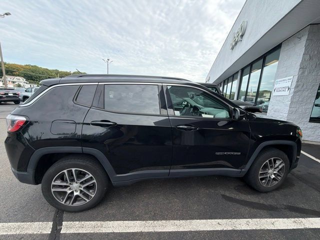 Used 2019 Jeep Compass Latitude w/ Popular Equipment Group AWD/4WD image 5