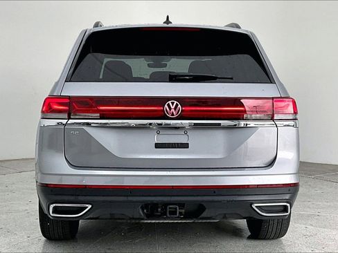 Used 2025 Volkswagen Atlas SE FWD image 4