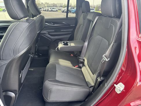 Used 2025 Jeep Grand Cherokee Laredo X image 23