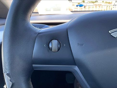 Used 2022 Tesla Model 3 Long Range AWD/4WD image 18