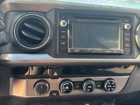 Used 2017 Toyota Tacoma SR5 AWD/4WD image 13