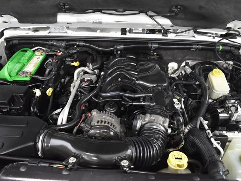 Used 2015 Jeep Wrangler Sahara w/ Connectivity Group AWD/4WD image 24