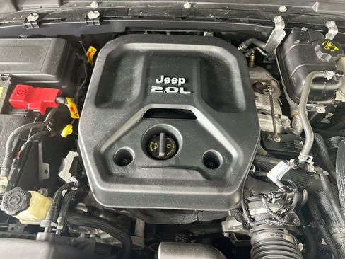 Used 2023 Jeep Wrangler Unlimited Sahara w/ Dual Top Group AWD/4WD image 31
