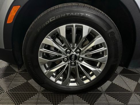 Used 2024 Cadillac XT4 Premium Luxury image 12