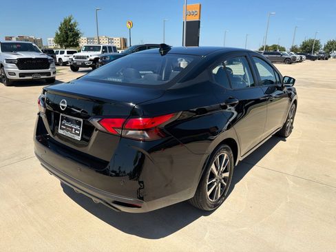 Used 2025 Nissan Versa SV FWD image 5
