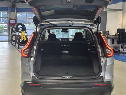 Used 2025 Honda CR-V EX image 6