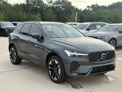 New 2026 Volvo XC60 B5 Plus w/ Protection Package Premier image 3