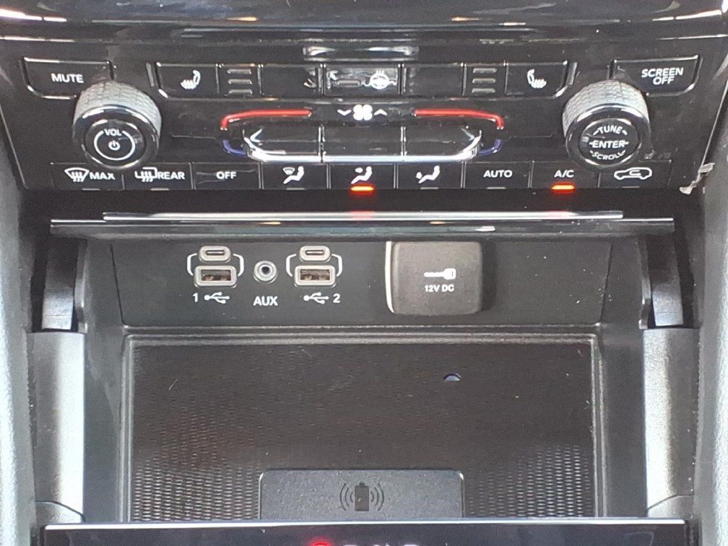 Used 2025 Jeep Grand Cherokee L Altitude RWD image 21