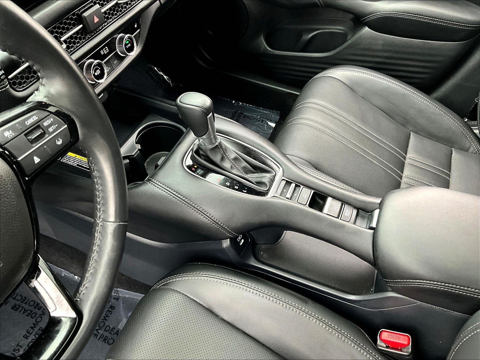 Used 2025 Honda HR-V EX-L image 16