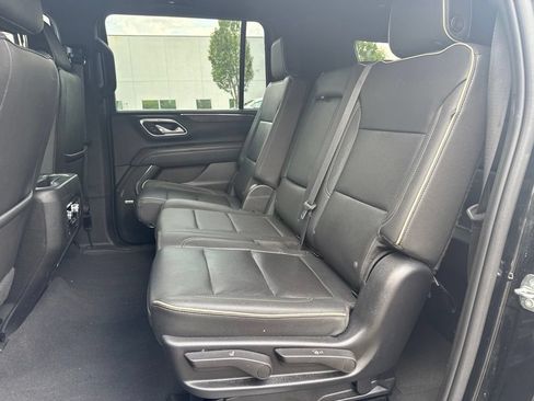 Used 2023 GMC Yukon XL SLT w/ SLT Luxury Package AWD/4WD image 9