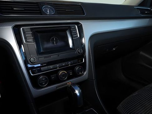 Used 2017 Volkswagen Passat 1.8T S image 18