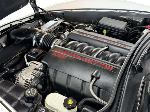 Used 2005 Chevrolet Corvette Coupe w/ Preferred Equipment Group image 21