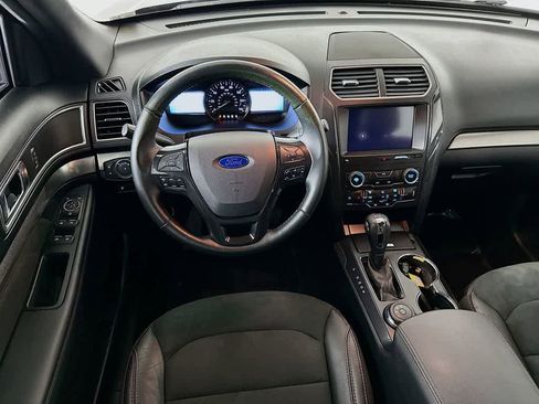 Certified 2019 Ford Explorer XLT w/ Equipment Group 202A image 10
