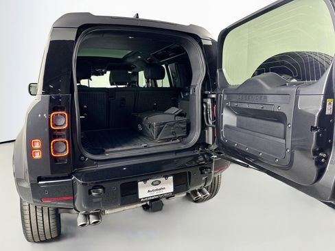 Certified 2025 Land Rover Defender 110 V8 image 26