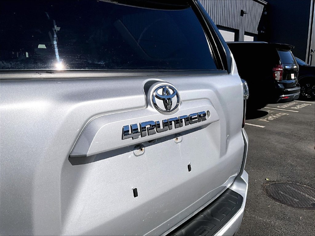 Used 2018 Toyota 4Runner SR5 AWD/4WD image 26