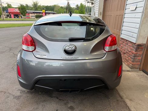 Used 2015 Hyundai Veloster FWD image 4