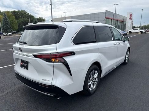 Used 2026 Toyota Sienna Limited AWD/4WD image 11