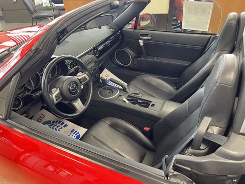 Used 2006 MAZDA MX-5 Miata Grand Touring w/ Premium Pkg image 10
