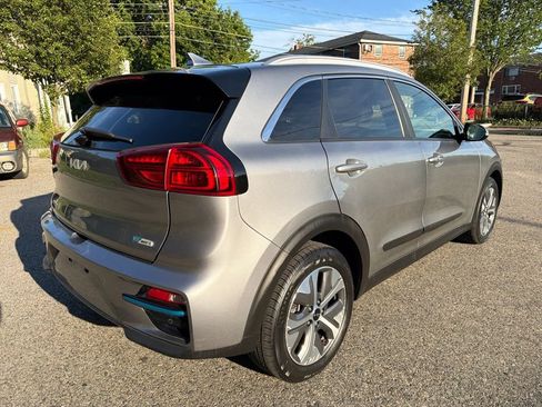 Certified 2022 Kia Niro EX Premium w/ Cold Weather Package FWD image 6