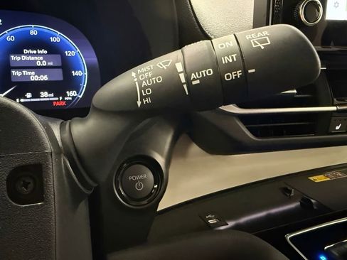 Used 2025 Toyota Sienna Platinum AWD/4WD image 18