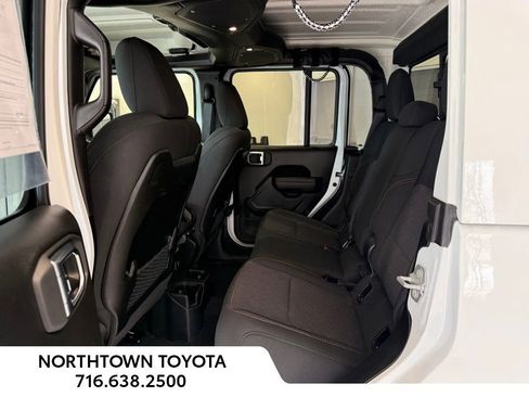 Used 2025 Jeep Gladiator Mojave w/ Safety Group AWD/4WD image 13