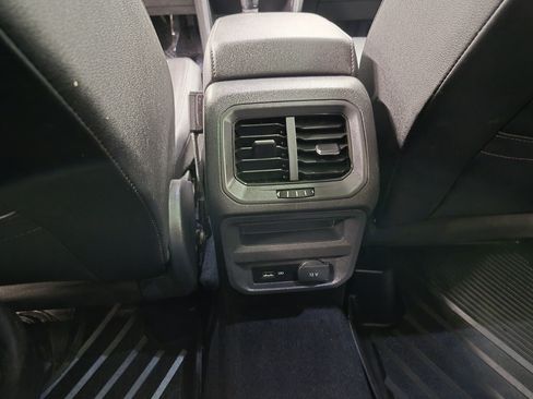 Used 2020 Volkswagen Tiguan SEL FWD image 19