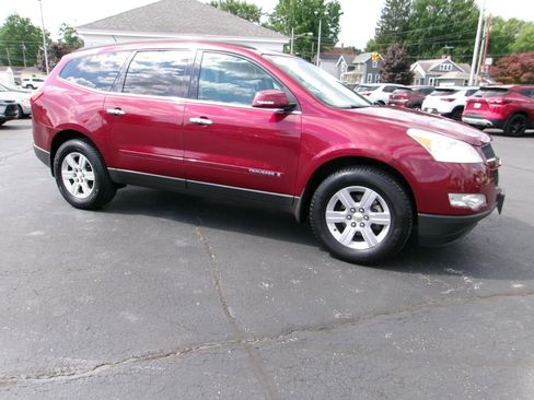 Used 2009 Chevrolet Traverse LT FWD image 4