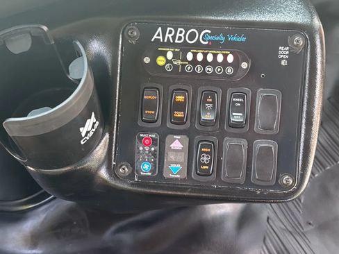 Used 2013 Chevrolet Express 4500 w/ Shuttle Bus Package RWD image 23