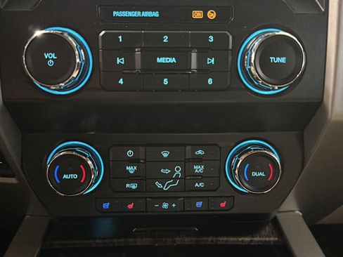Used 2019 Ford F250 Lariat w/ Lariat Ultimate Package AWD/4WD image 18